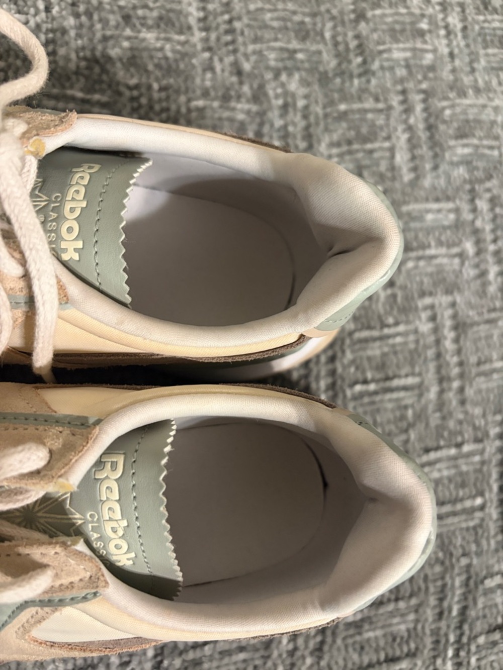 Reebok Women's Cream & Beige Retro Runner Sneakers with Soft Sage Accents 8.5 - Picture 5 of 7